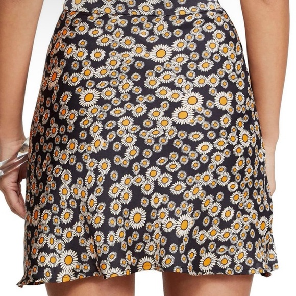 Free People Black Skirt with Yellow Floral Design - Picture 2 of 11